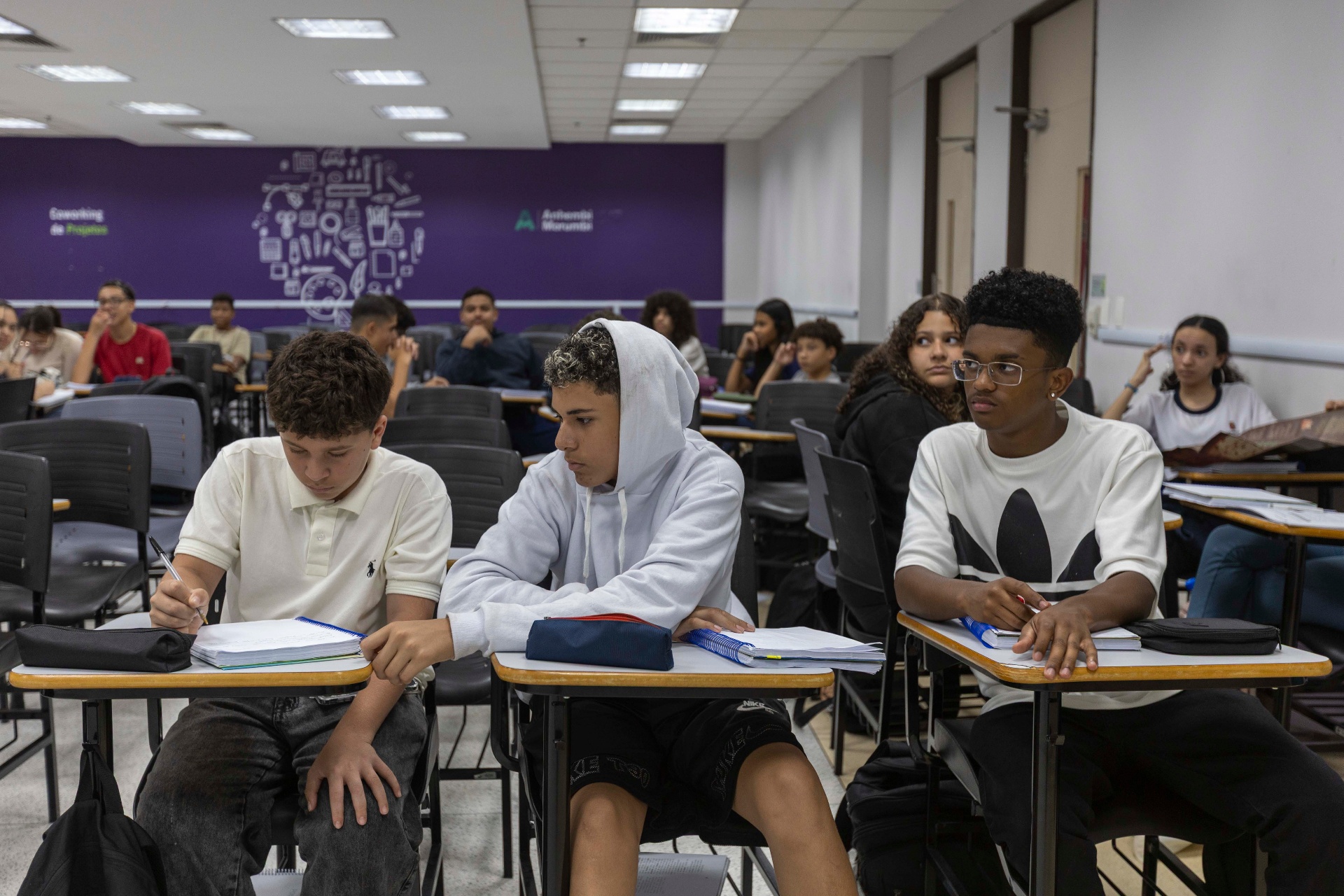Estudantes do Capão Redondo em sala de aula